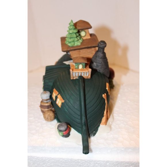 Dept 56 Dickens Village - Peggotty's Seaside Cottage - Picture 2 of 6